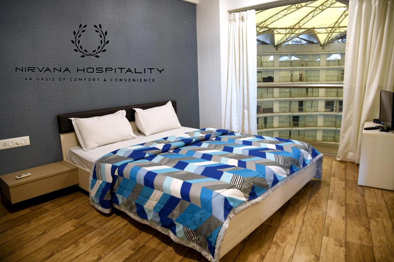 סוראט Rajhans Belliza Luxurious Studio Apartment מראה חיצוני תמונה