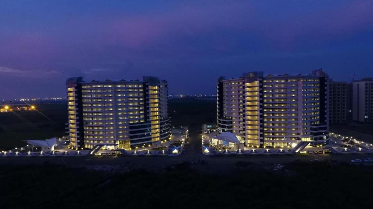 סוראט Rajhans Belliza Luxurious Studio Apartment מראה חיצוני תמונה