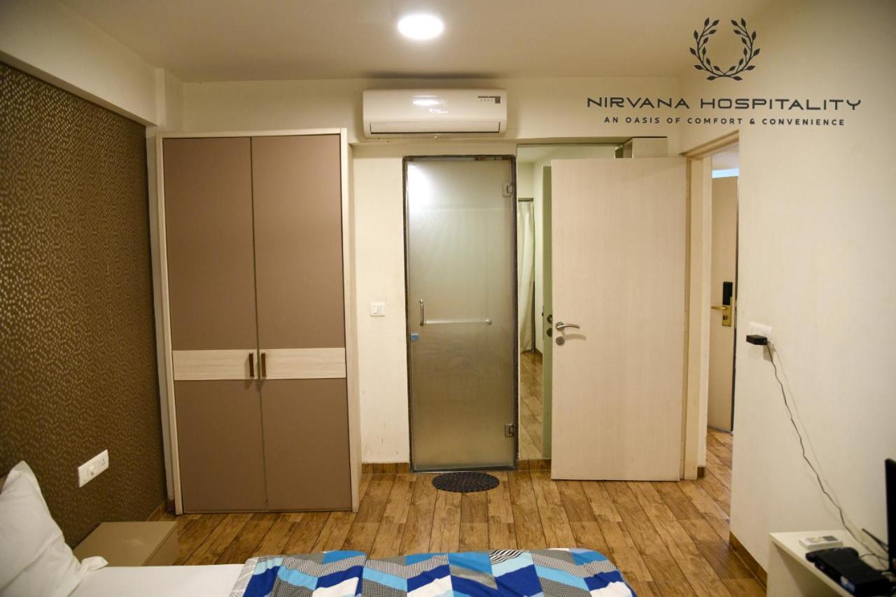 סוראט Rajhans Belliza Luxurious Studio Apartment מראה חיצוני תמונה