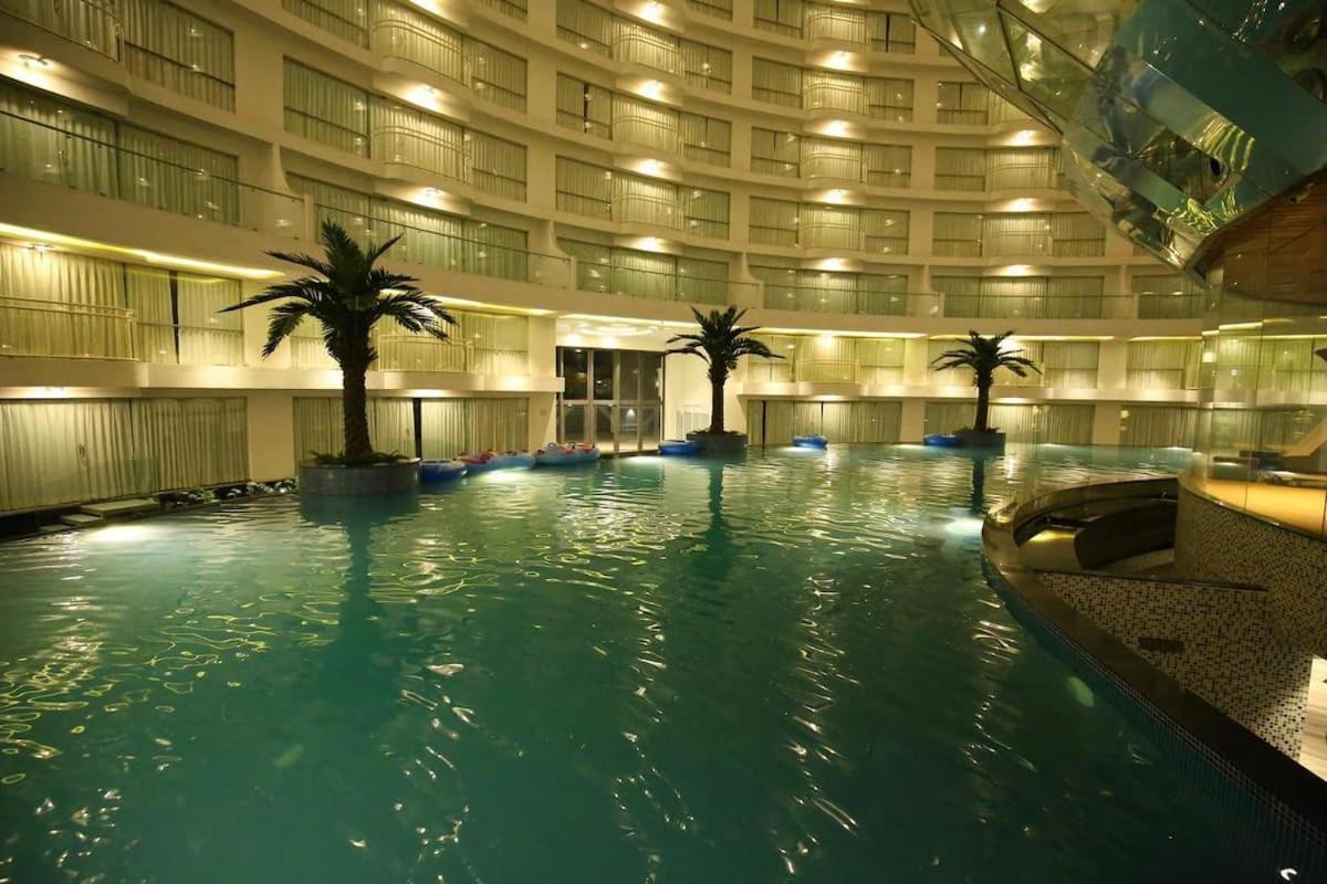 סוראט Rajhans Belliza Luxurious Studio Apartment מראה חיצוני תמונה