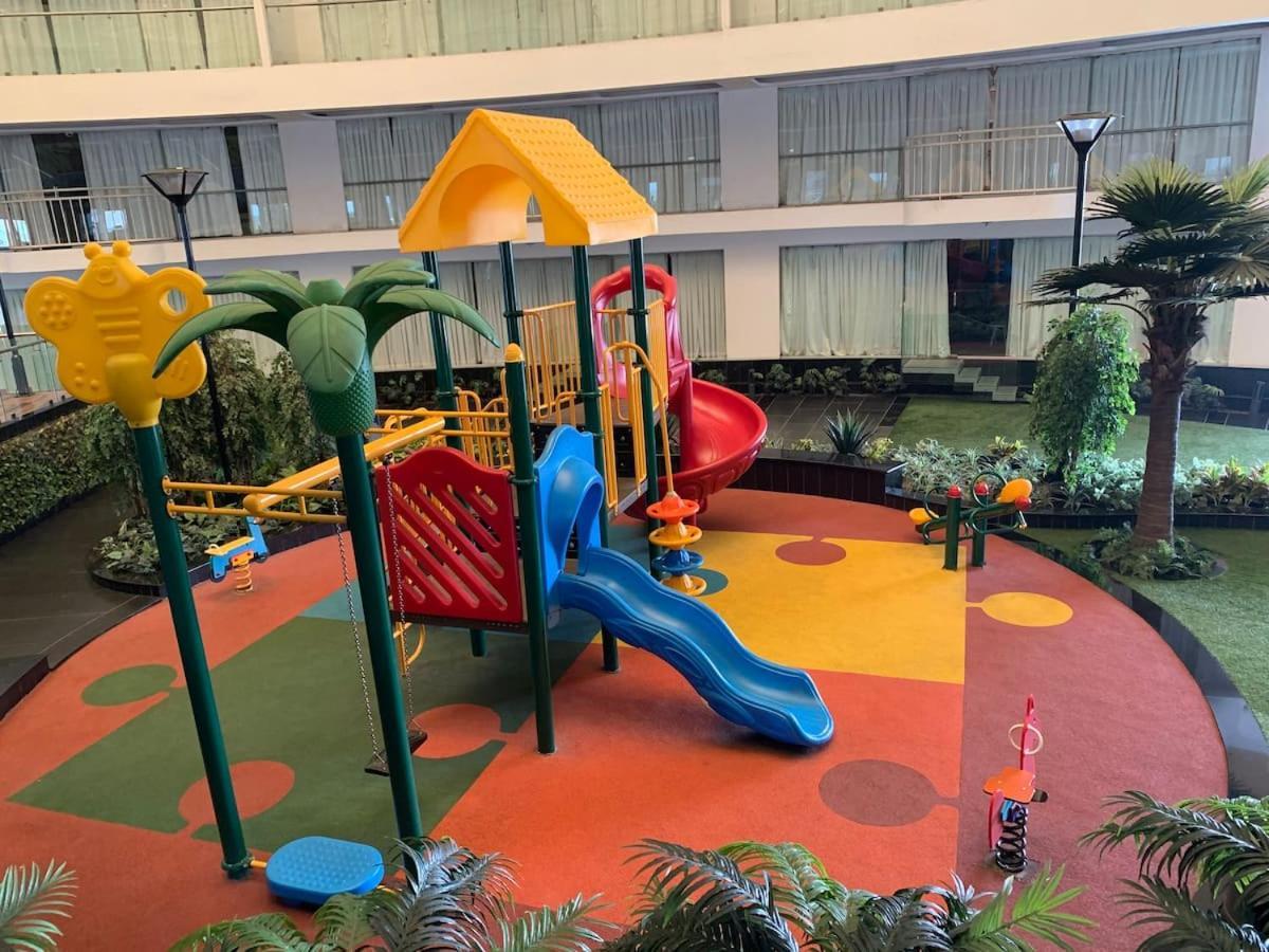 סוראט Rajhans Belliza Luxurious Studio Apartment מראה חיצוני תמונה