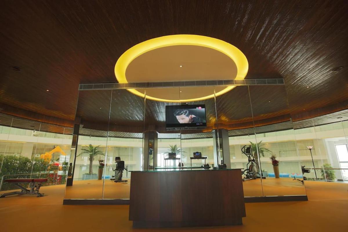 סוראט Rajhans Belliza Luxurious Studio Apartment מראה חיצוני תמונה