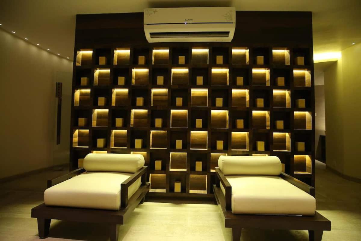 סוראט Rajhans Belliza Luxurious Studio Apartment מראה חיצוני תמונה