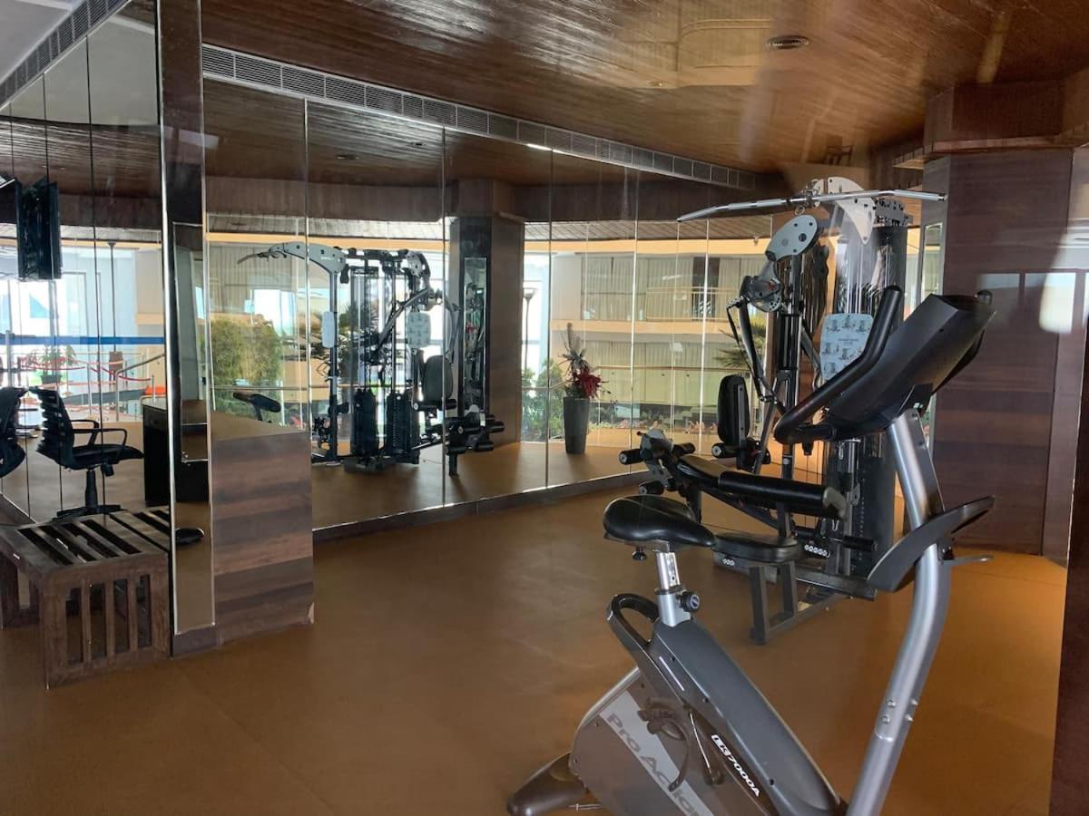 סוראט Rajhans Belliza Luxurious Studio Apartment מראה חיצוני תמונה