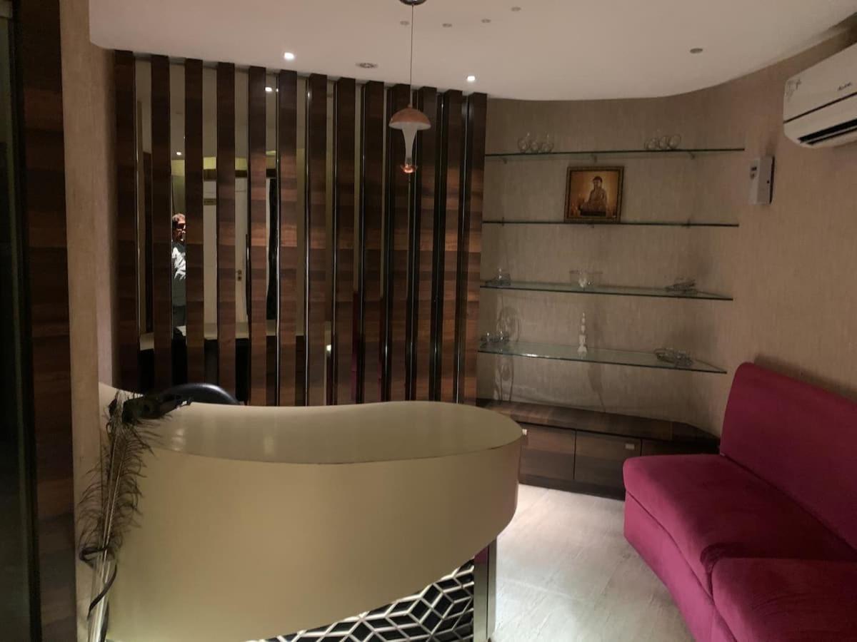סוראט Rajhans Belliza Luxurious Studio Apartment מראה חיצוני תמונה